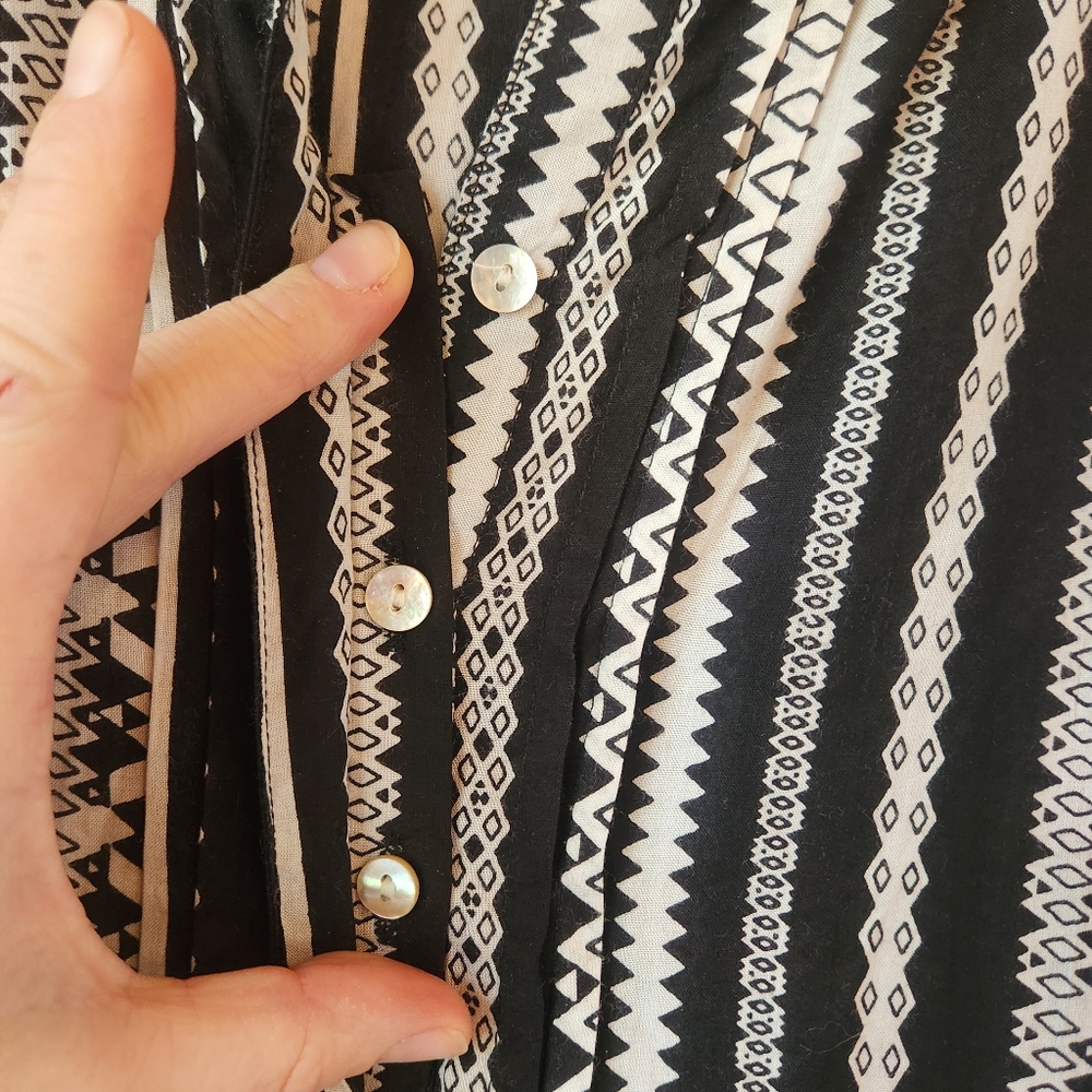 Context Geometric Patterned Tunic Top - Picture 4 of 6